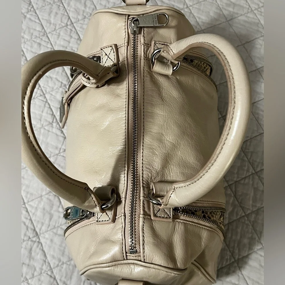 Badgely Mischa Vintage Crème Leather Boston Bag Satchel Expandable Snakeskin